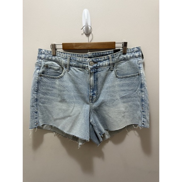torrid Pants - Torrid Mid-Rise Relaxed 5" Denim Shorts – Size 12 – Light Wash Cutoff